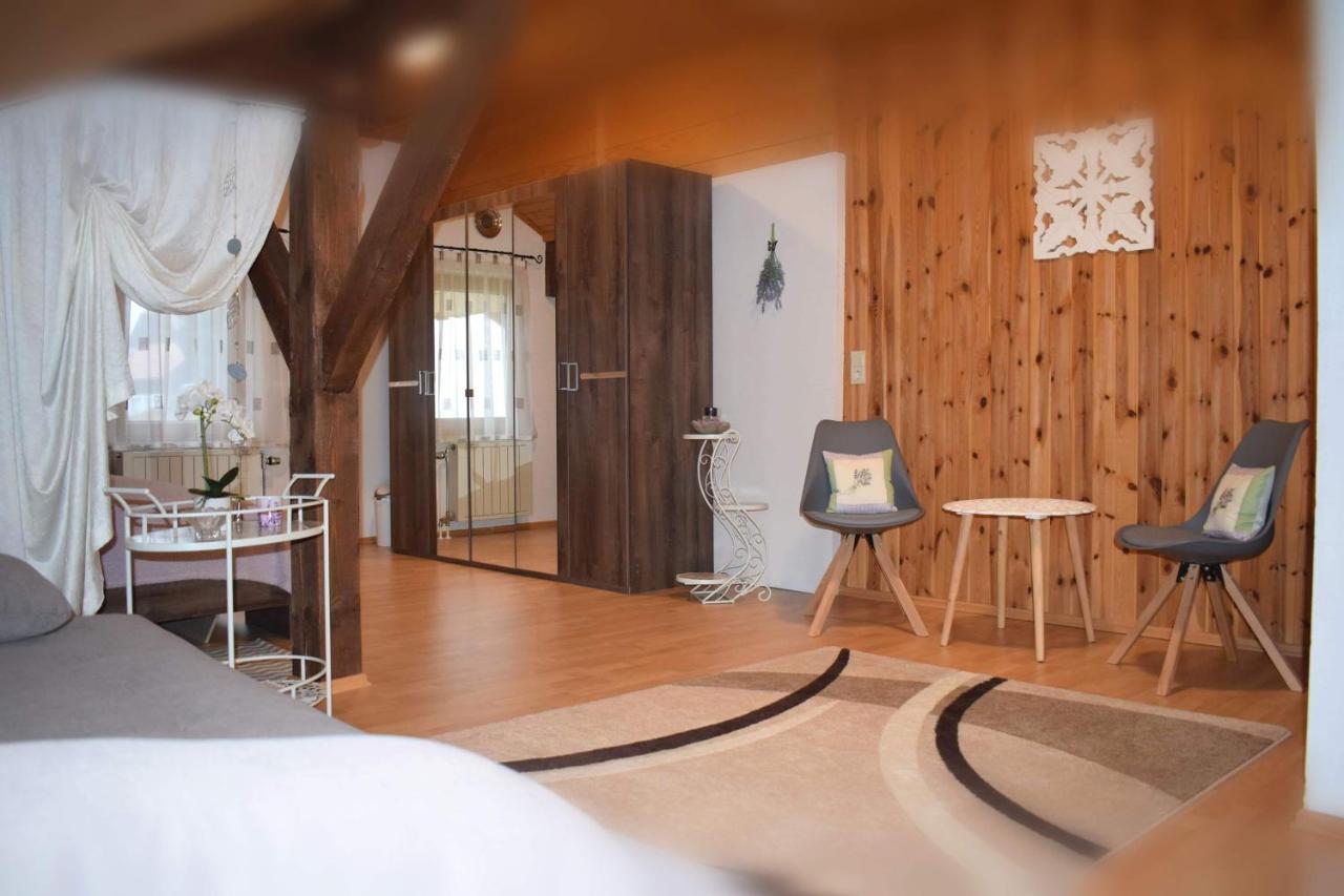 Edelstein Apartment *